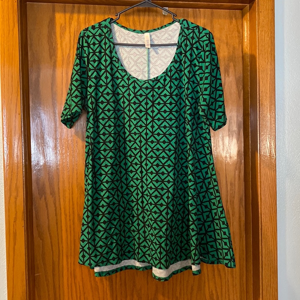 LuLaRoe Perfect Tee, Size Large